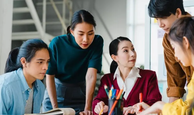 asian-businessmen-and-businesswomen-meeting-brains-2024-11-02-05-57-28-utc (1)